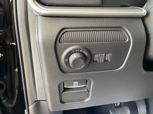 New 2026 High Gloss Black Exterior Paint Jeep Limited Altitude image 19