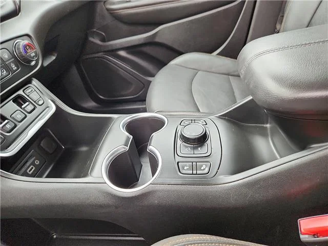Used 2020 White Frost Tricoat GMC SLT Front-wheel Drive image 19