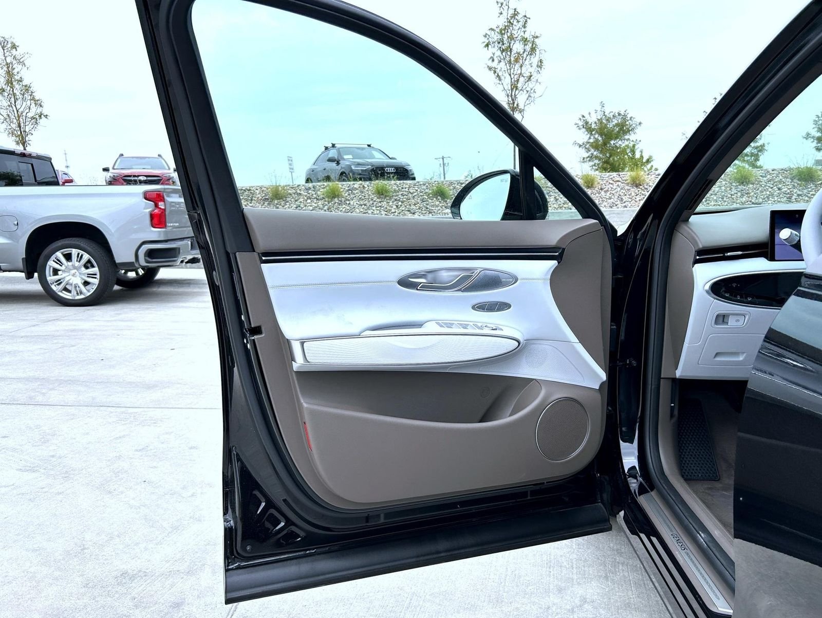New 2026 Black Genesis 2.5T Advanced image 9