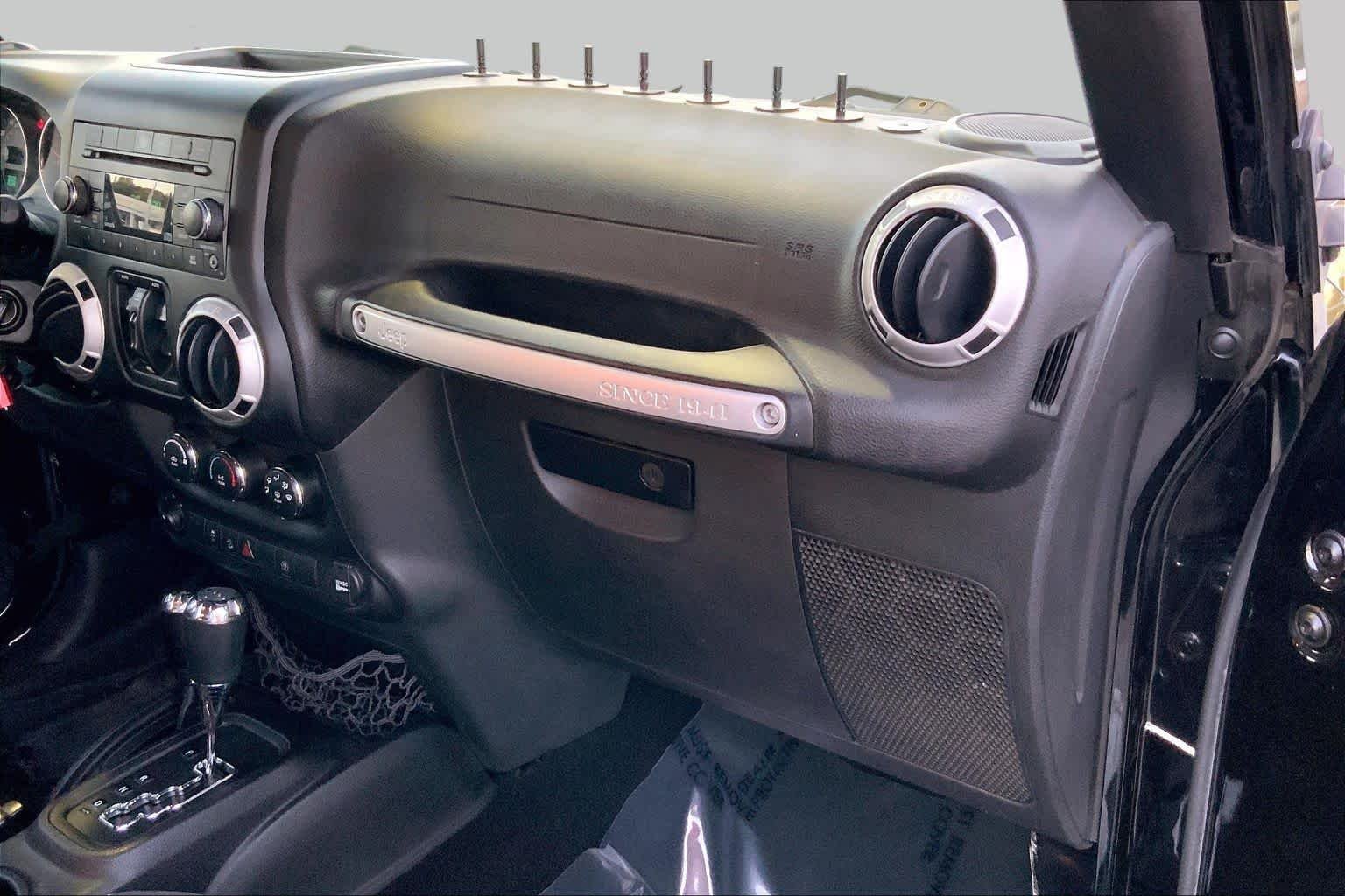 Used 2016 Black Clearcoat Jeep Sahara image 16