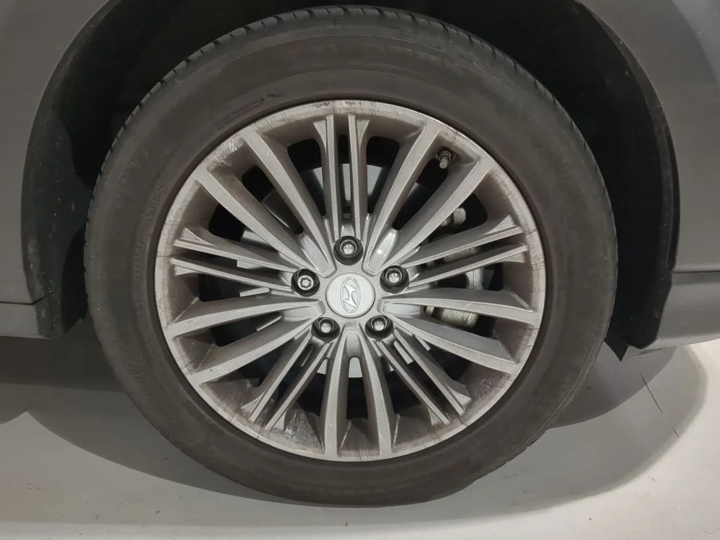 Used 2020 Silver Hyundai SEL Plus image 6