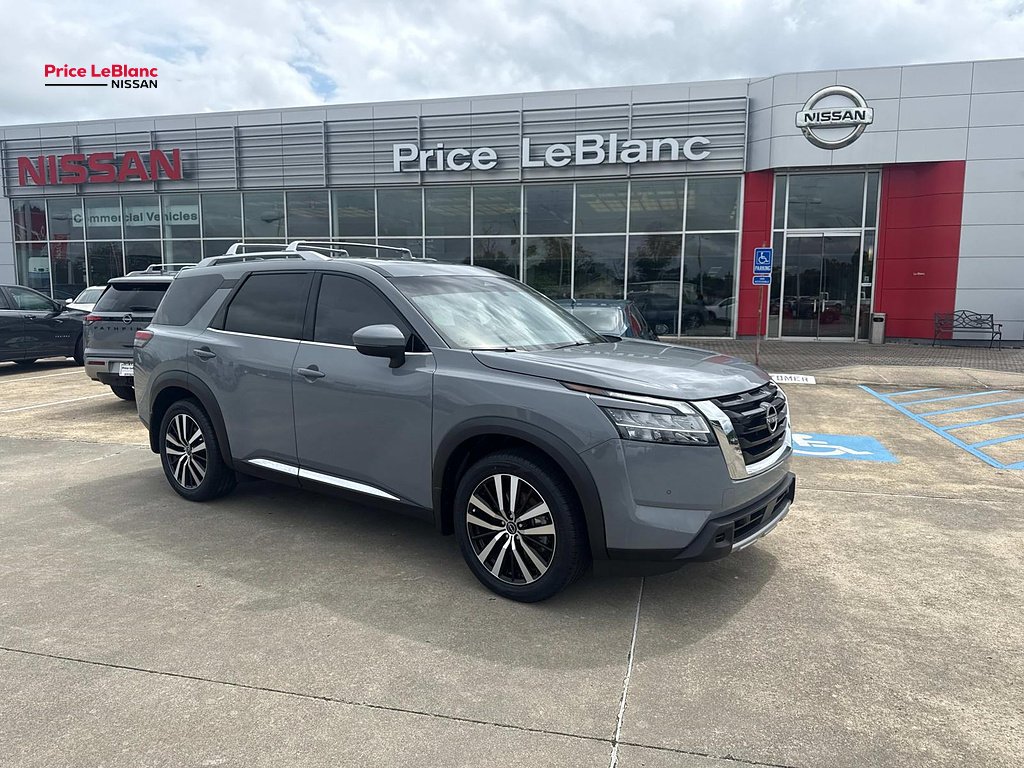 2024 Nissan Pathfinder Platinum 2WD's photo