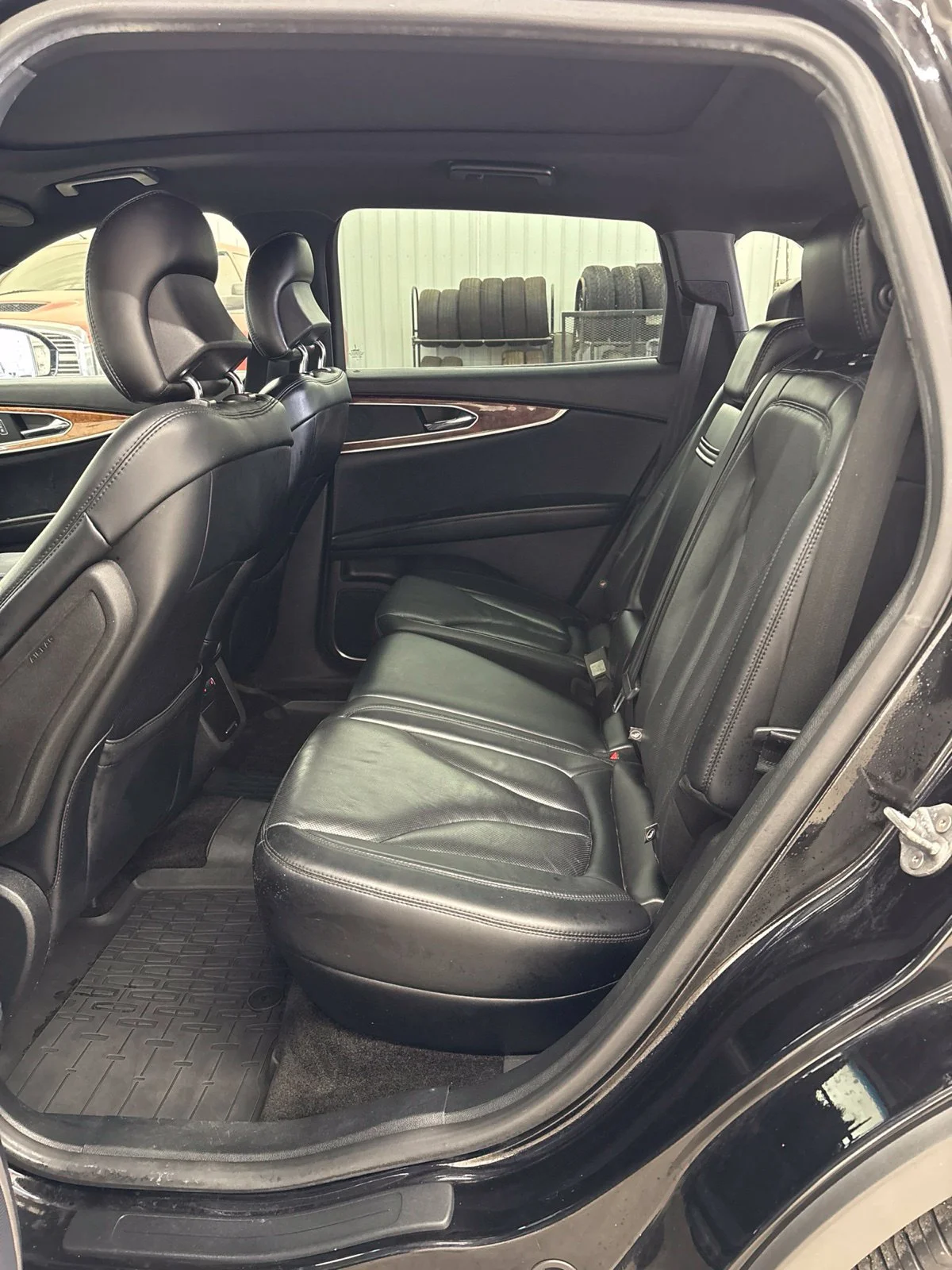 Used 2018 Black Velvet Lincoln Reserve image 15