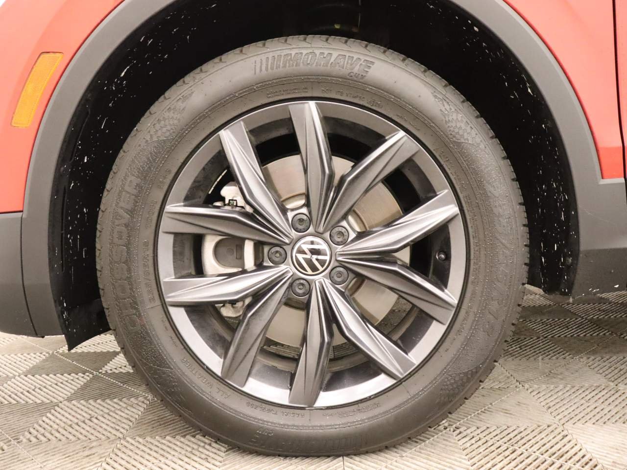 Used 2022 Kings Red Metallic Volkswagen SE image 6