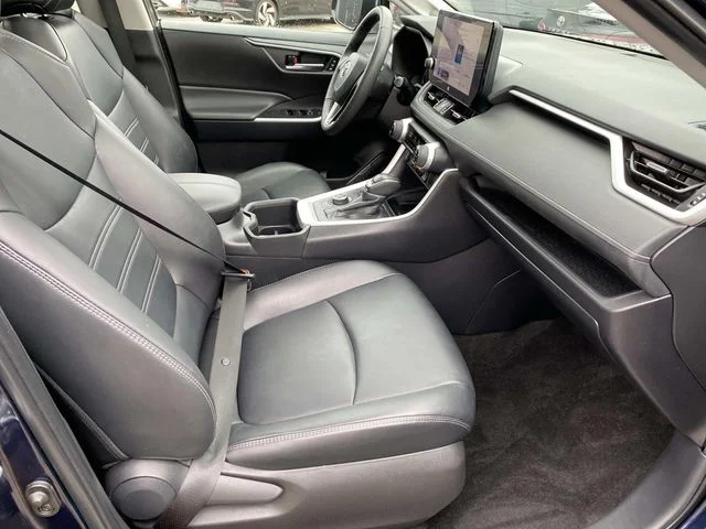 Used 2024  Toyota XLE Premium image 24