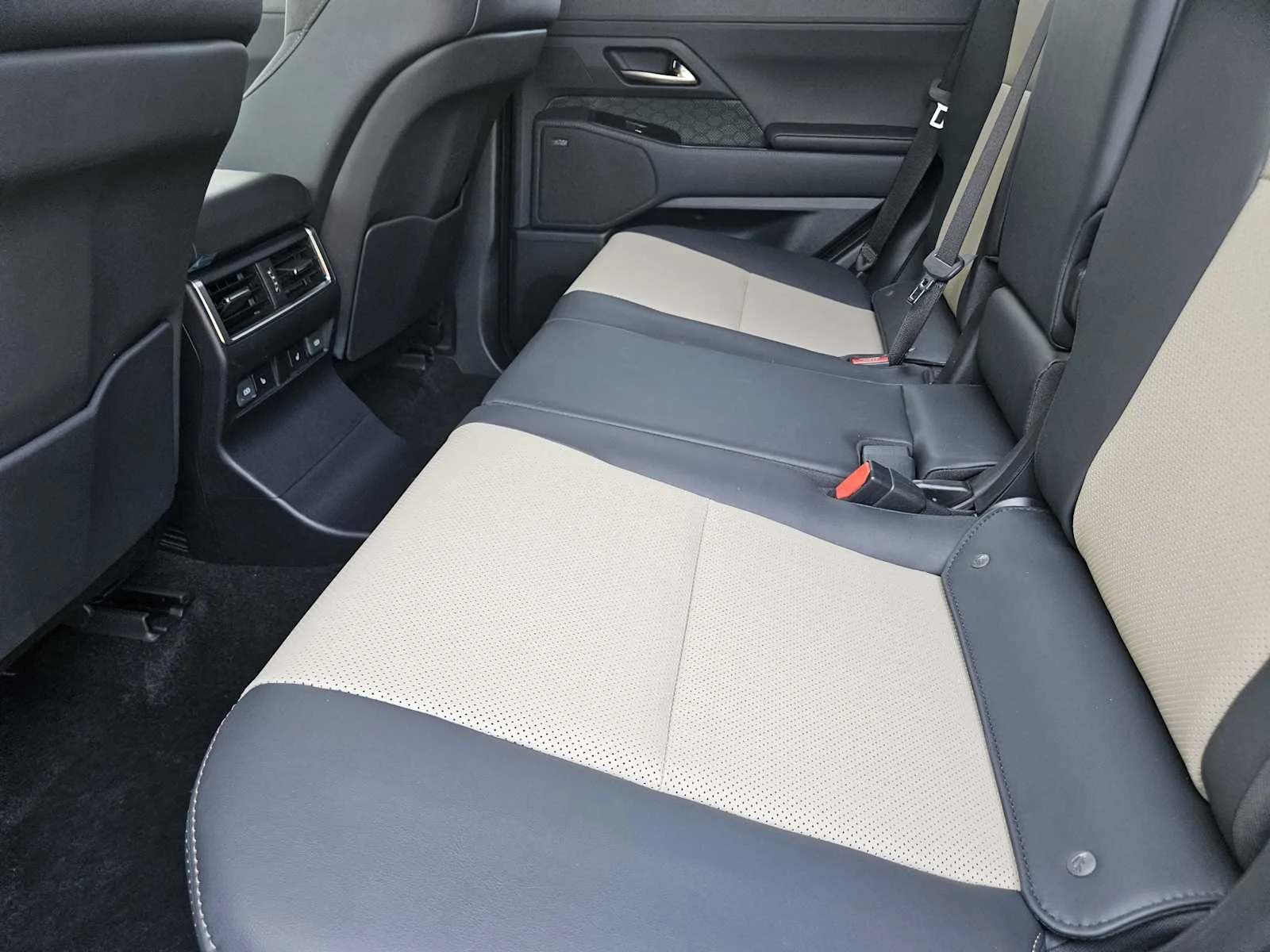 Used 2024 Nori Green Pearl Lexus Overtrail+ image 22