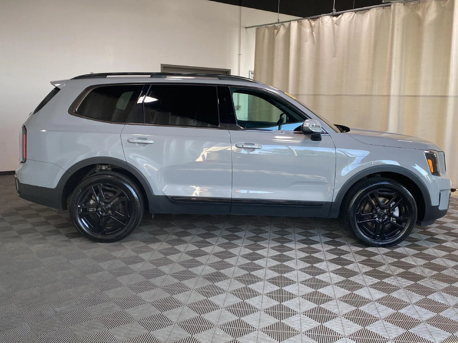 Used 2025 Wolf Gray Kia EX X-Line image 2
