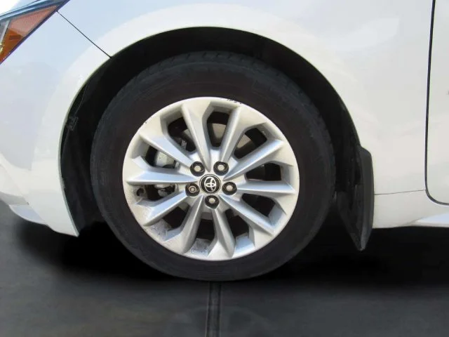 Used 2020 Blizzard Pearl Toyota XLE image 5