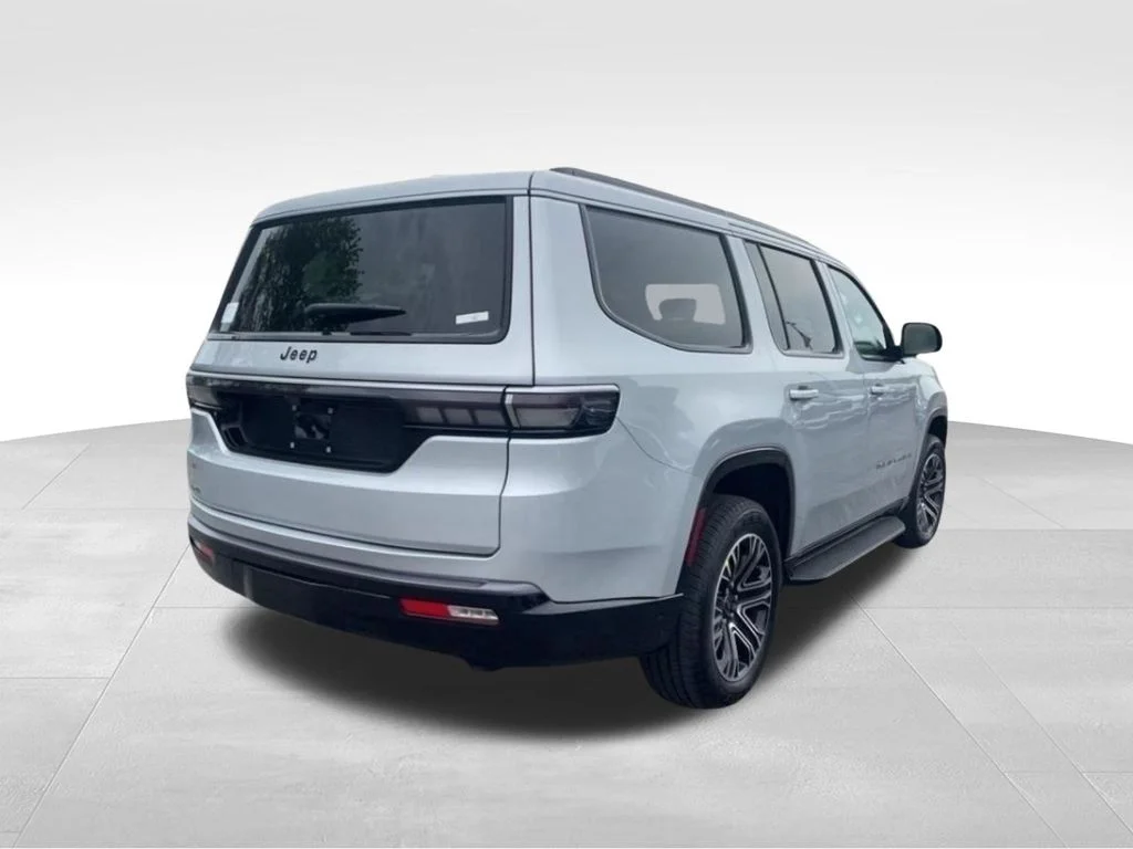 New 2026 Silver-Zynith Exterior Paint Jeep  image 5