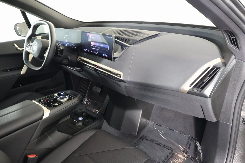 Certified Used 2025 White Metallic BMW xDrive50 image 9
