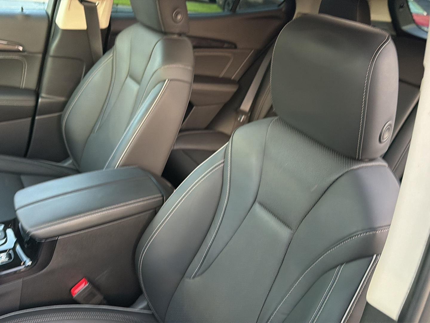 Used 2023 Summit White Buick Essence image 30