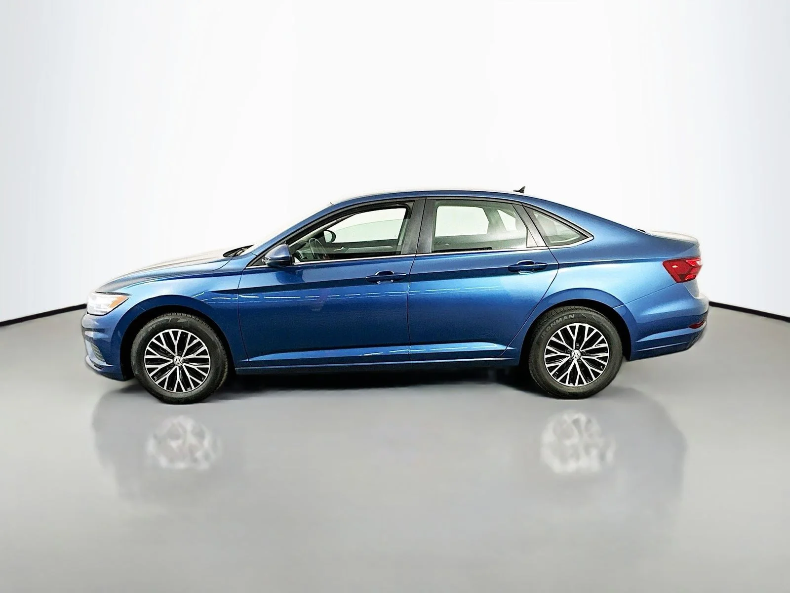Used 2021 Blue Volkswagen 1.4T SE image 6