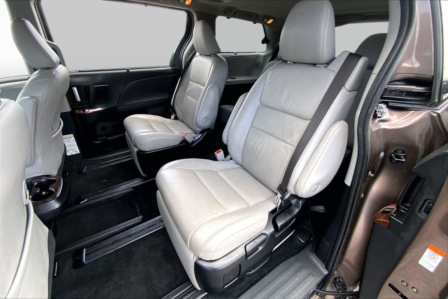 Used 2018 Toasted Walnut Pearl Toyota Limited image 20