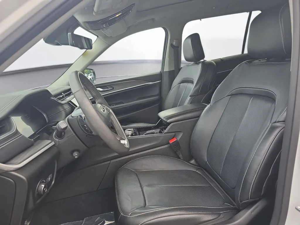 Used 2023 White Jeep Limited image 16