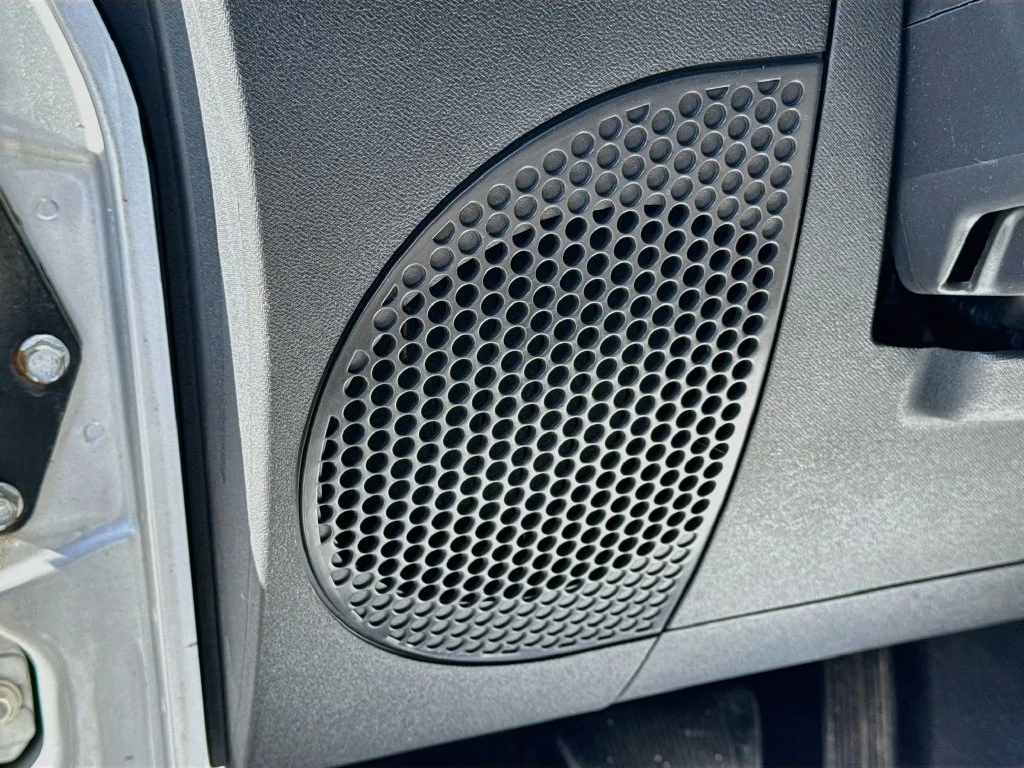 Used 2007 Silver Jeep X image 20