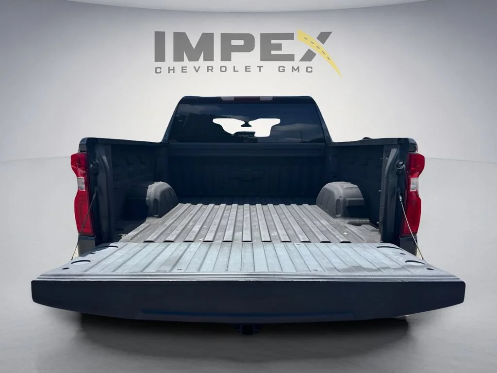 Used 2020 SHADOW GRAY METALLIC Chevrolet Custom image 25