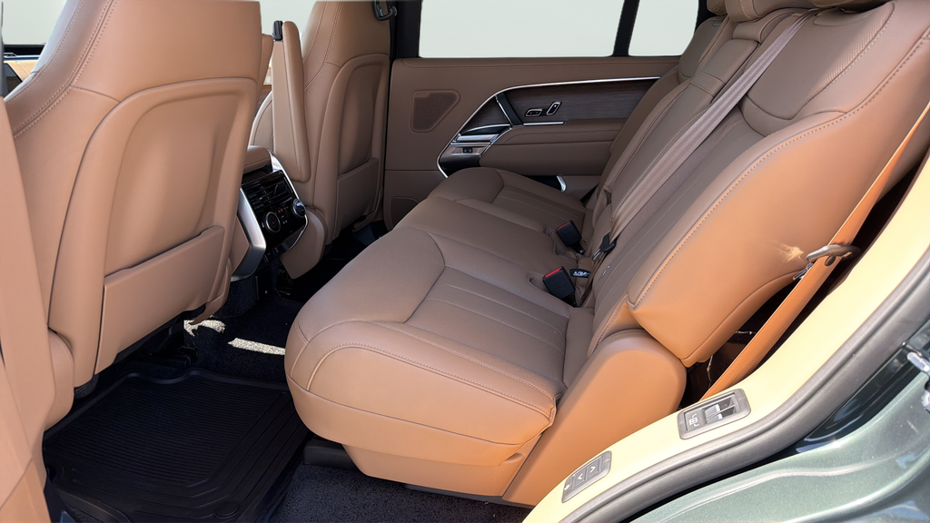 New 2026 Belgravia Green Land Rover SE image 19