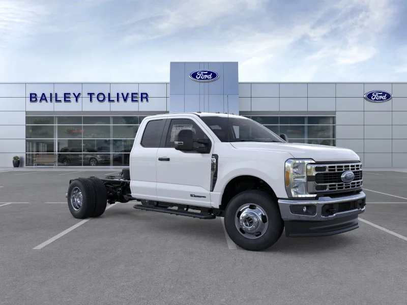 New 2026 Oxford White Ford F-350® XL image 32