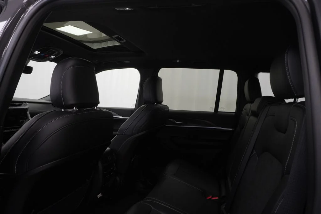 New 2026 Baltic Gray Metallic Clear-Coat Exterior Paint Jeep Altitude image 18