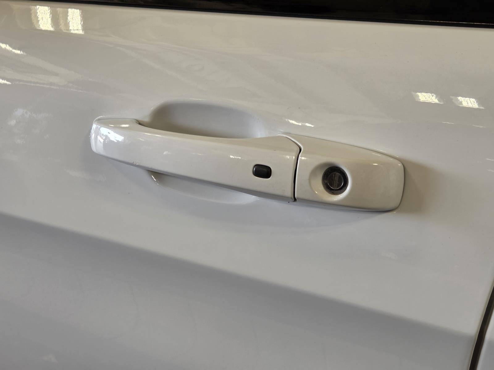 Used 2019 Bright White Clearcoat Jeep Limited X image 13