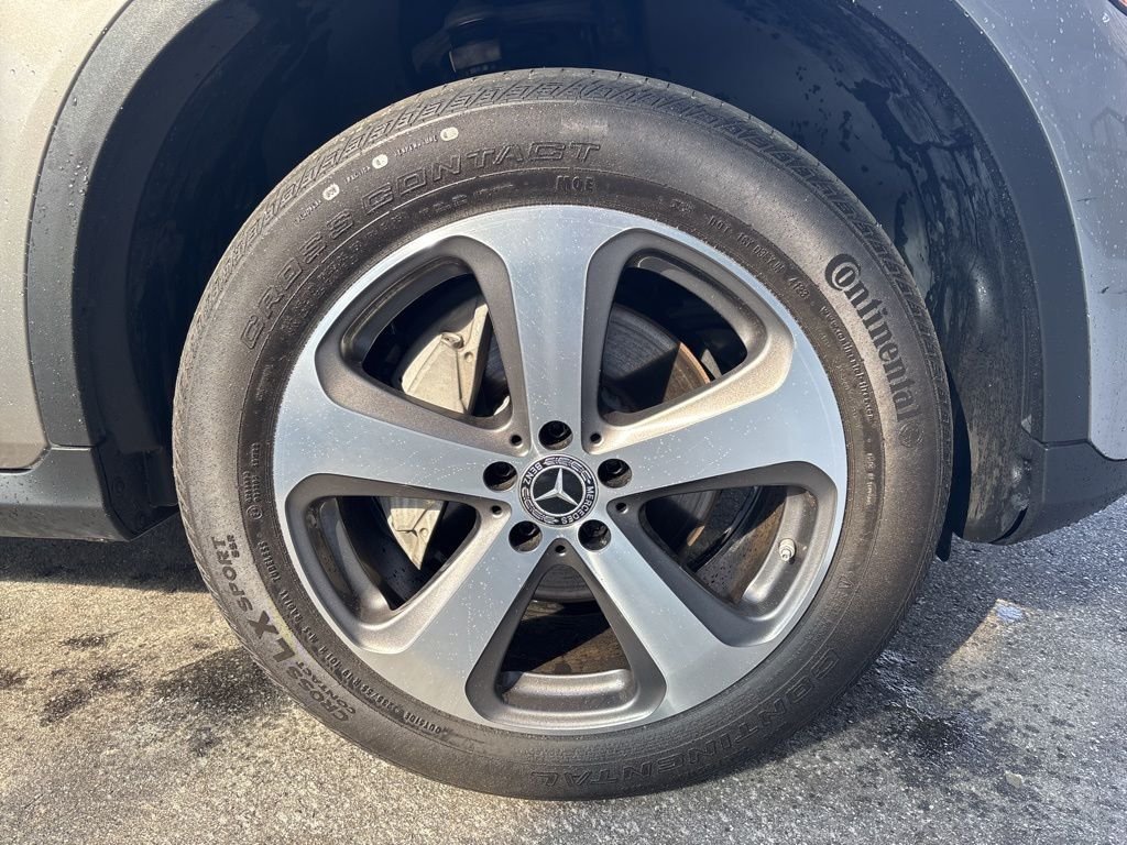 Used 2022 Mojave Silver Metallic Mercedes-Benz GLC 300 image 13