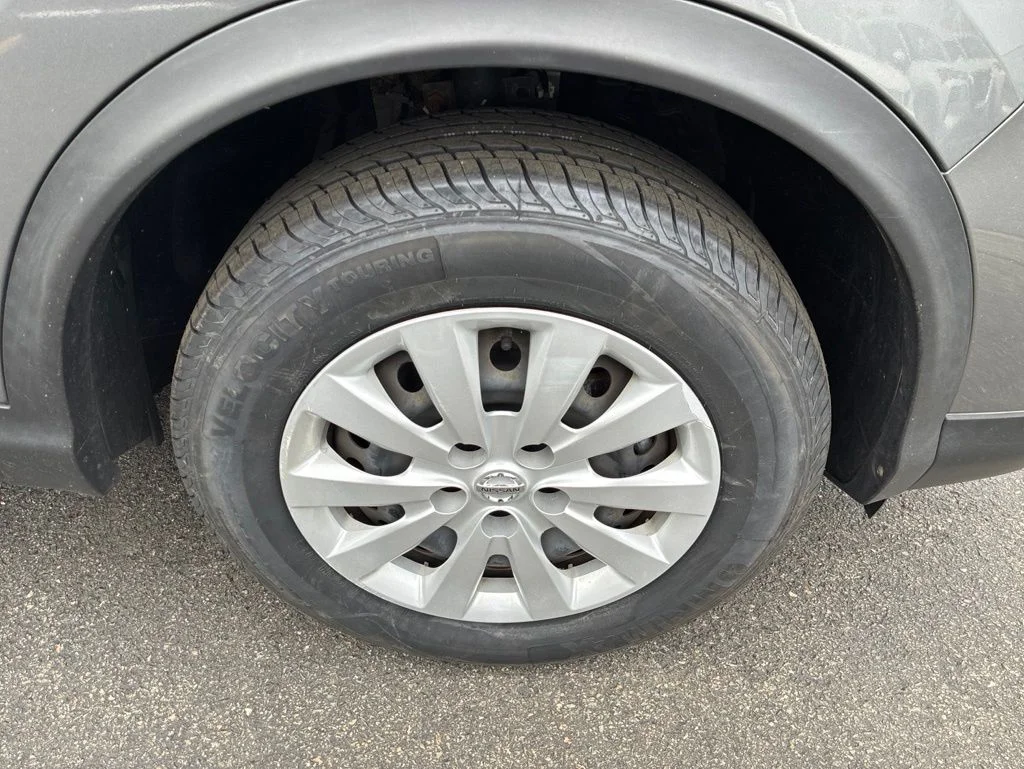 Used 2020 Gray Nissan S image 11