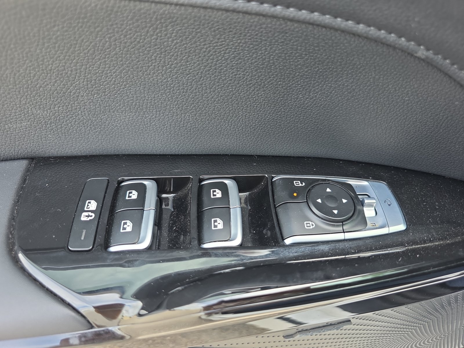 Certified Used 2025 Snow White Pearl Kia EX image 27