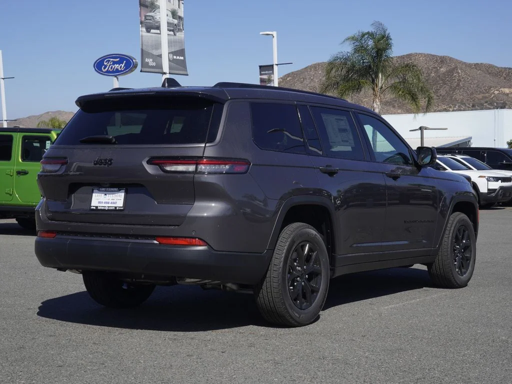 New 2026 Baltic Gray Metallic Clear-Coat Exterior Paint Jeep Altitude image 3