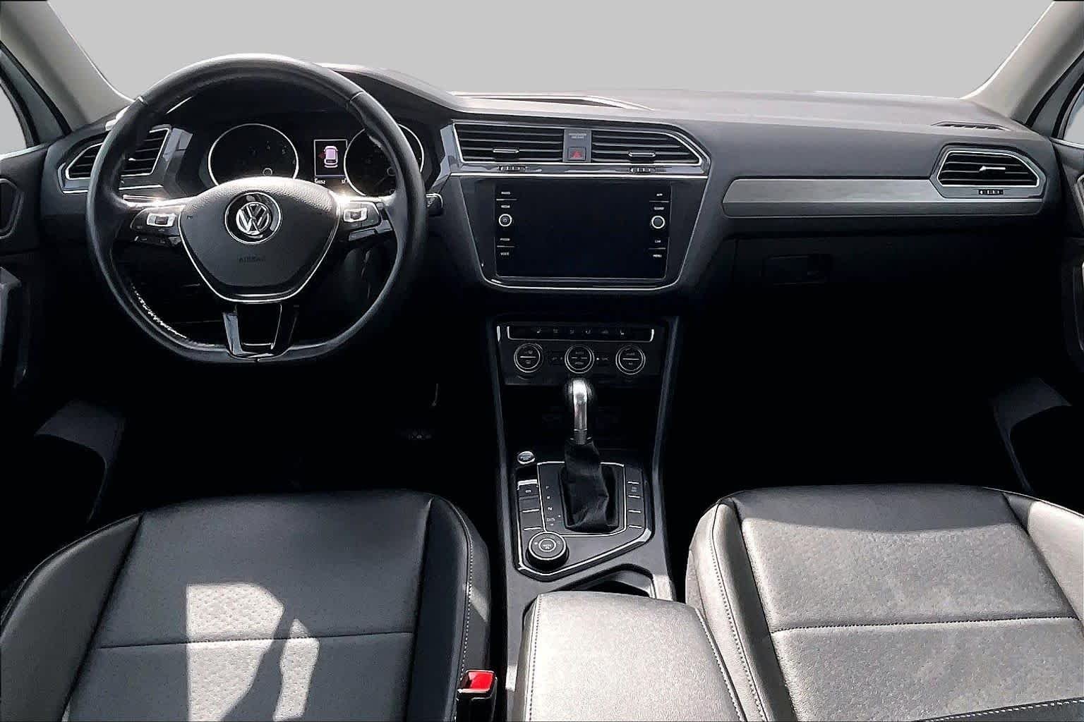 Used 2019 Pure White Volkswagen SE image 16