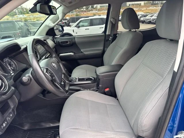 Used 2018 Blue Toyota SR5 image 11