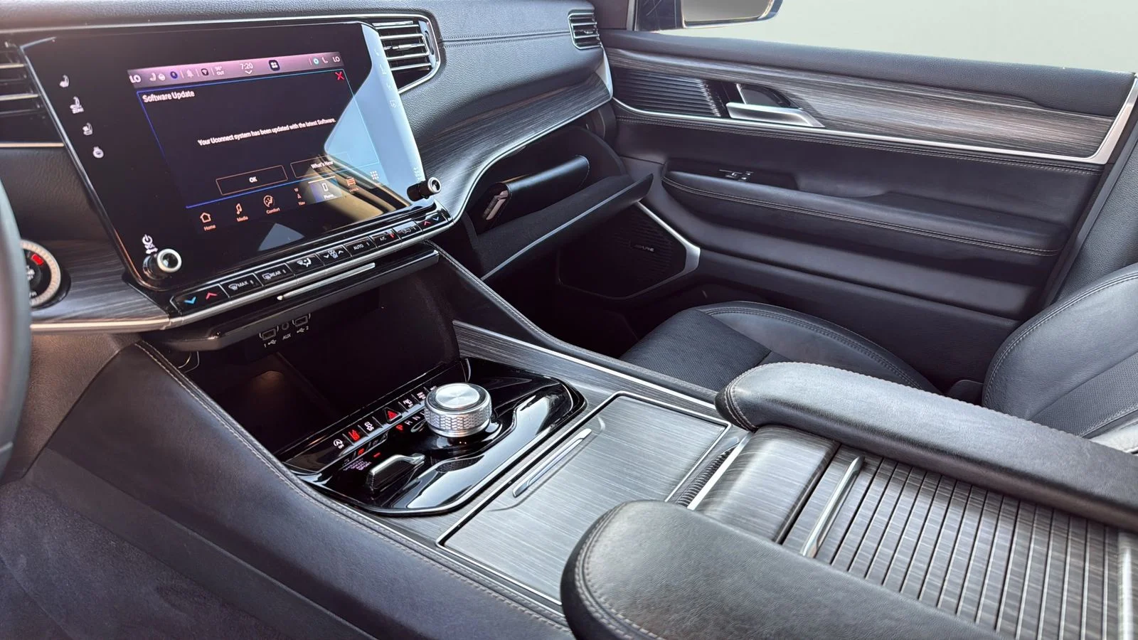Used 2024  Jeep Series II image 19