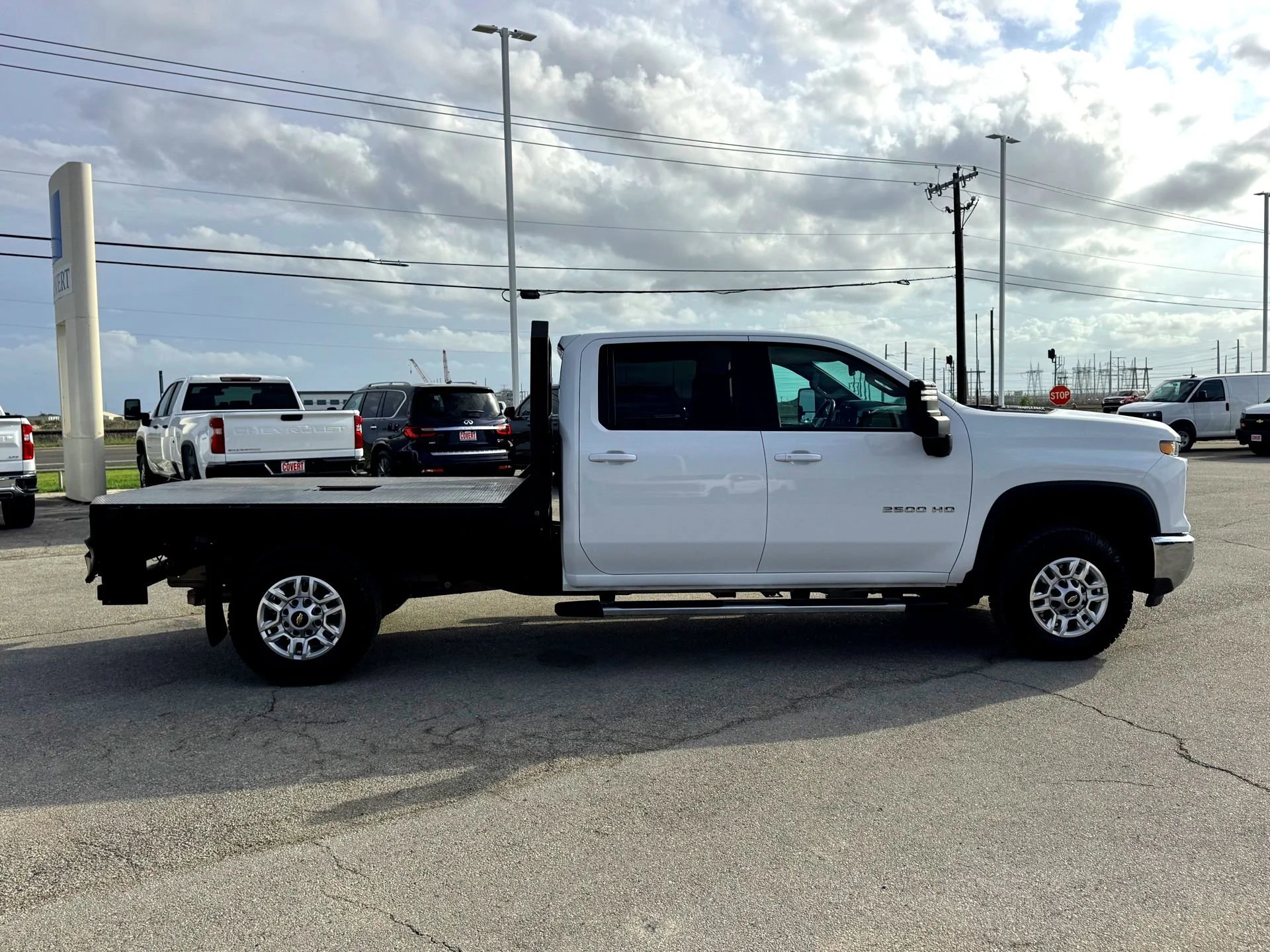 Used 2024 Summit White Chevrolet LT image 6