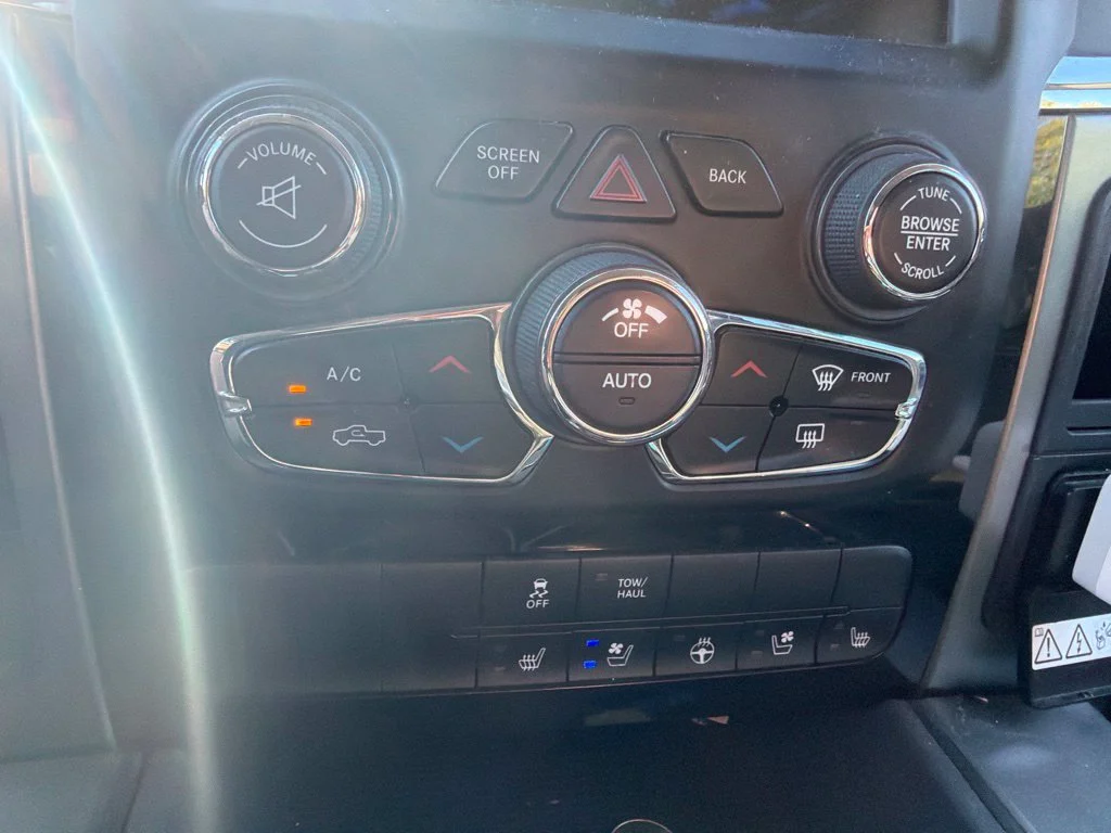 Used 2016 White Ram Sport image 23