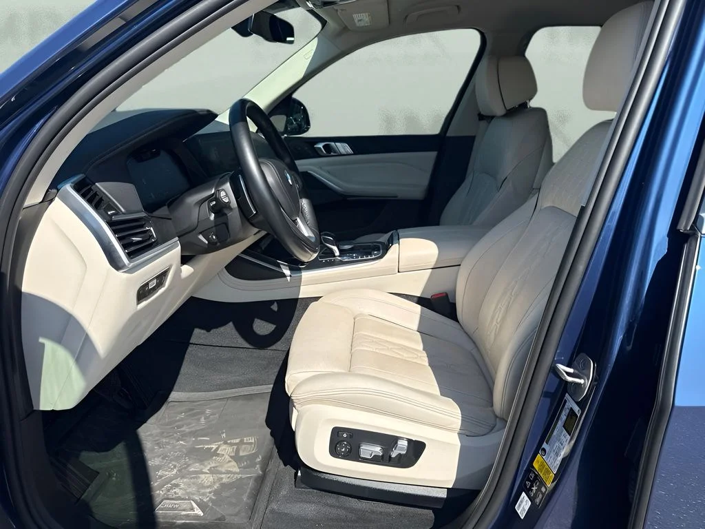Used 2021 Blue BMW xDrive40i image 9