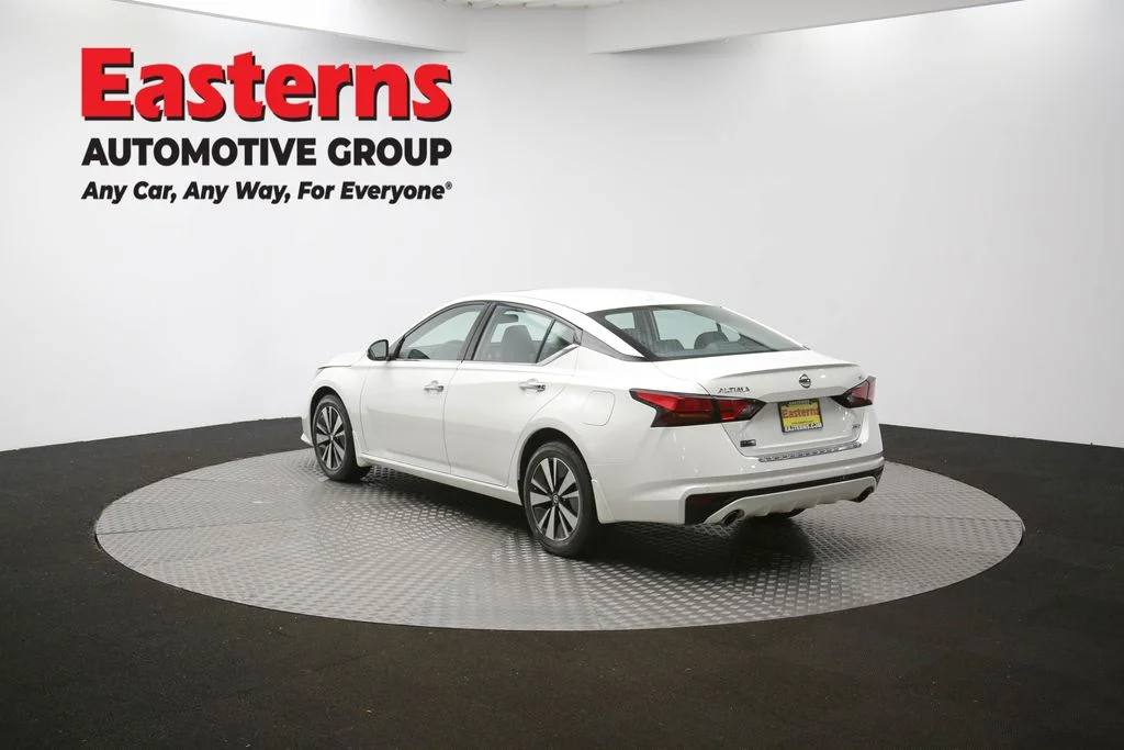 Used 2022 White Nissan 2.5 SL image 64