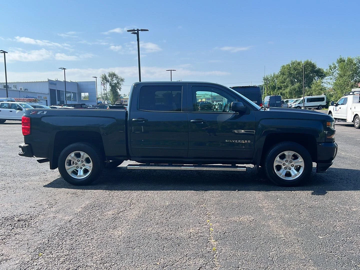 Used 2018 Graphite Metallic Chevrolet LT image 18