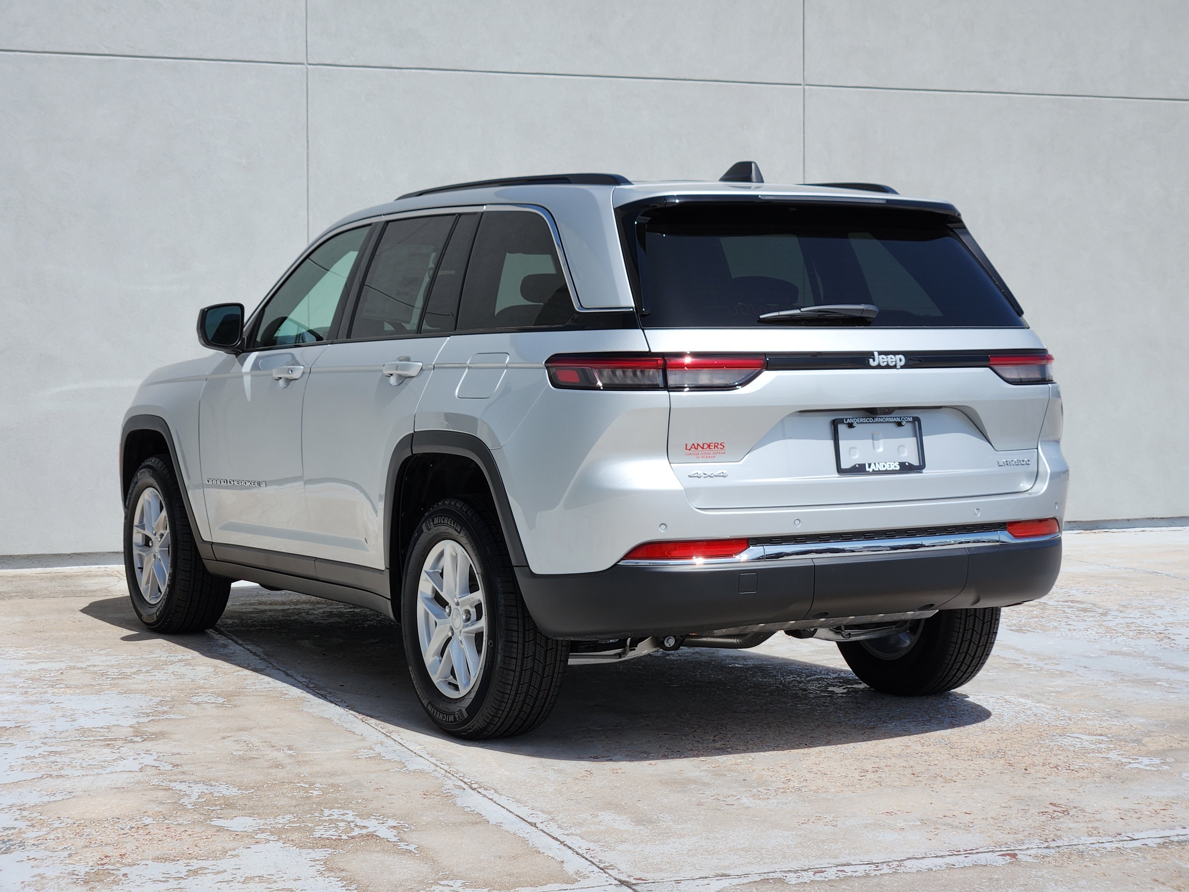 New 2026 Silver Zynith Exterior Paint Jeep Laredo X image 3