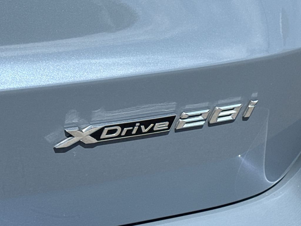 Used 2023 Gray BMW xDrive28i image 10