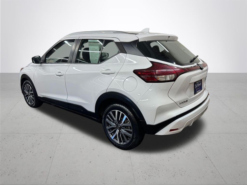 Used 2021 White Nissan SV image 4