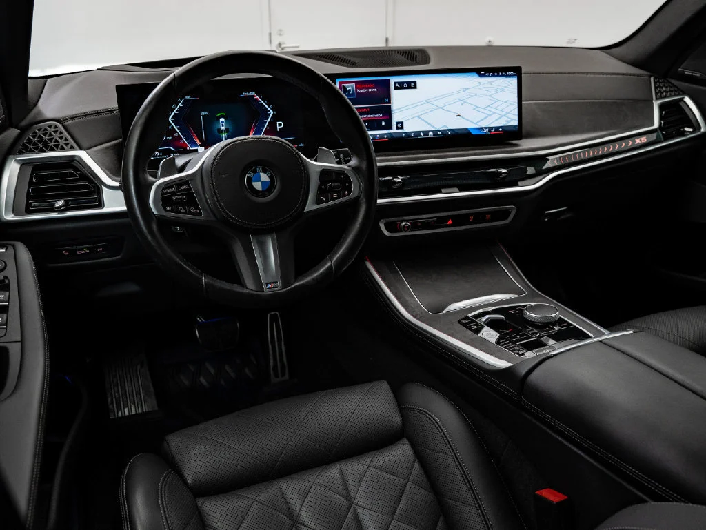 Used 2025 Mineral White Metallic BMW xDrive40i image 4