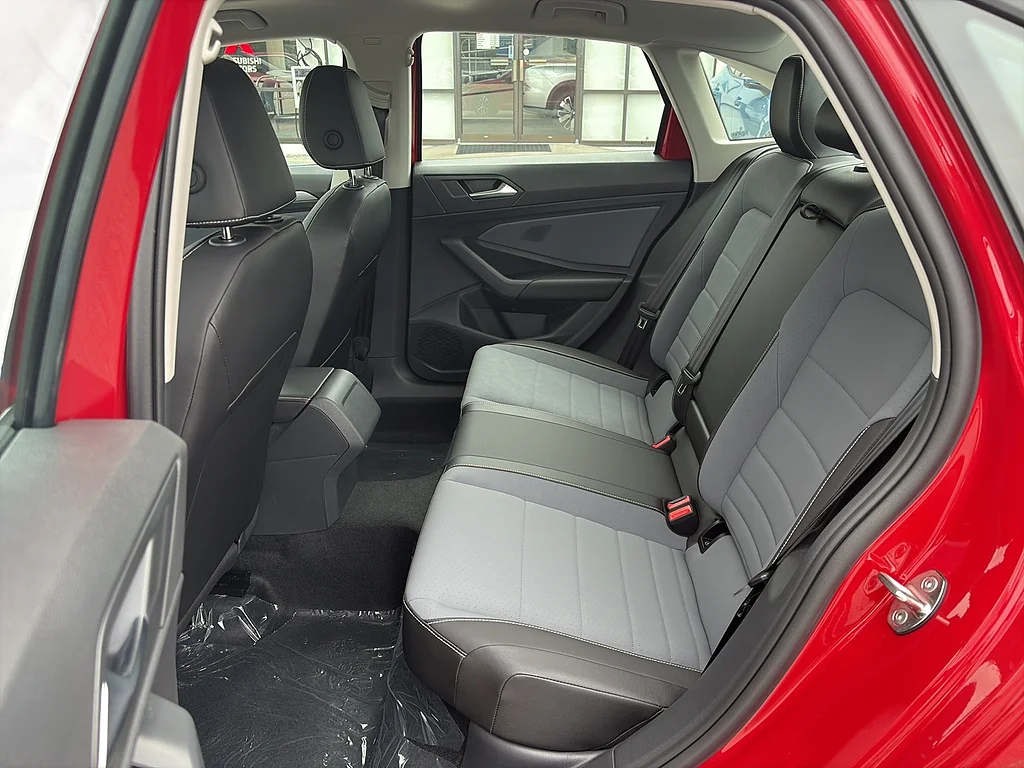 New 2026 Kings Red Metallic Volkswagen SE Auto image 18