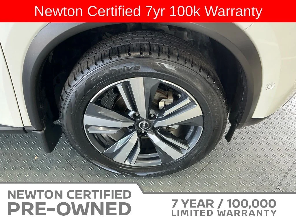 Certified Used 2023 Pearl White Tricoat/Super Black Nissan SL image 53