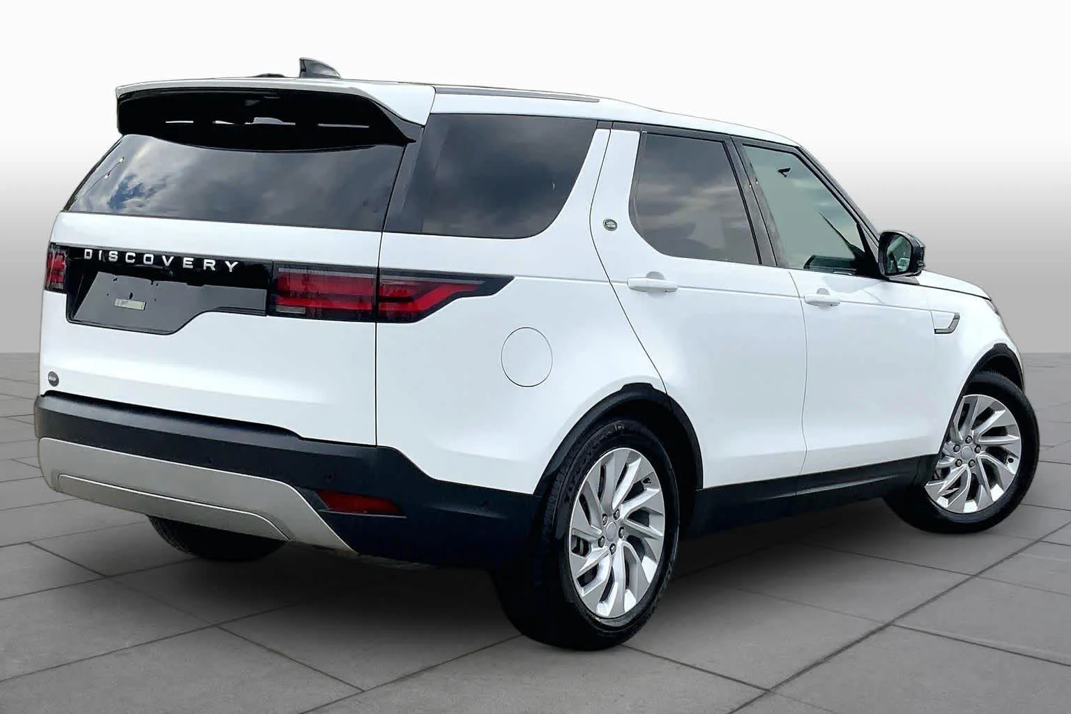 Used 2024 Fuji White Land Rover S image 13