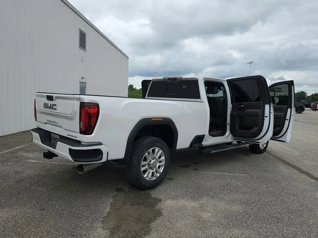 Used 2022 White GMC Denali image 33