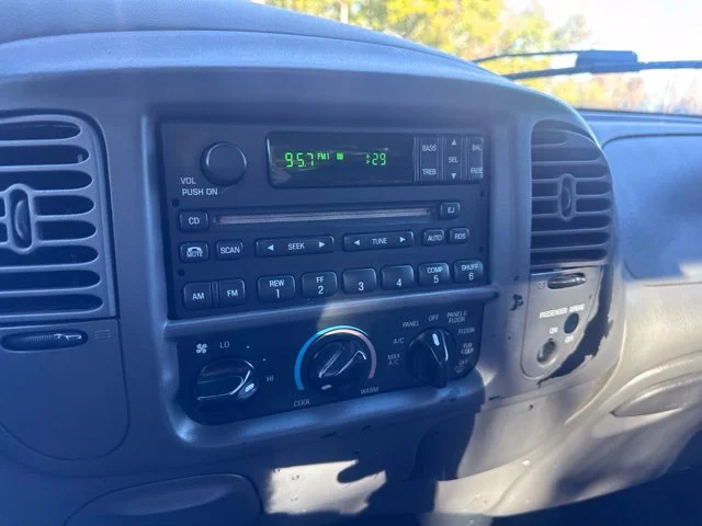 Used 2001 White Ford XL image 17