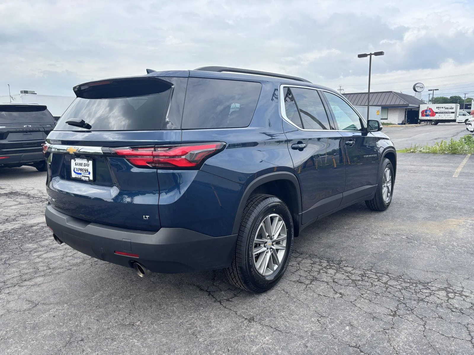 Used 2023 Northsky Blue Metallic Chevrolet LT Cloth image 7