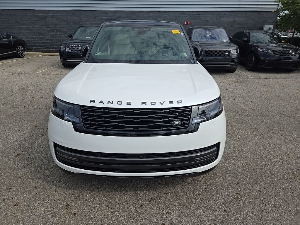 Used 2024 Icy White SV Bespoke Special Effect Gloss Land Rover Autobiography image 2