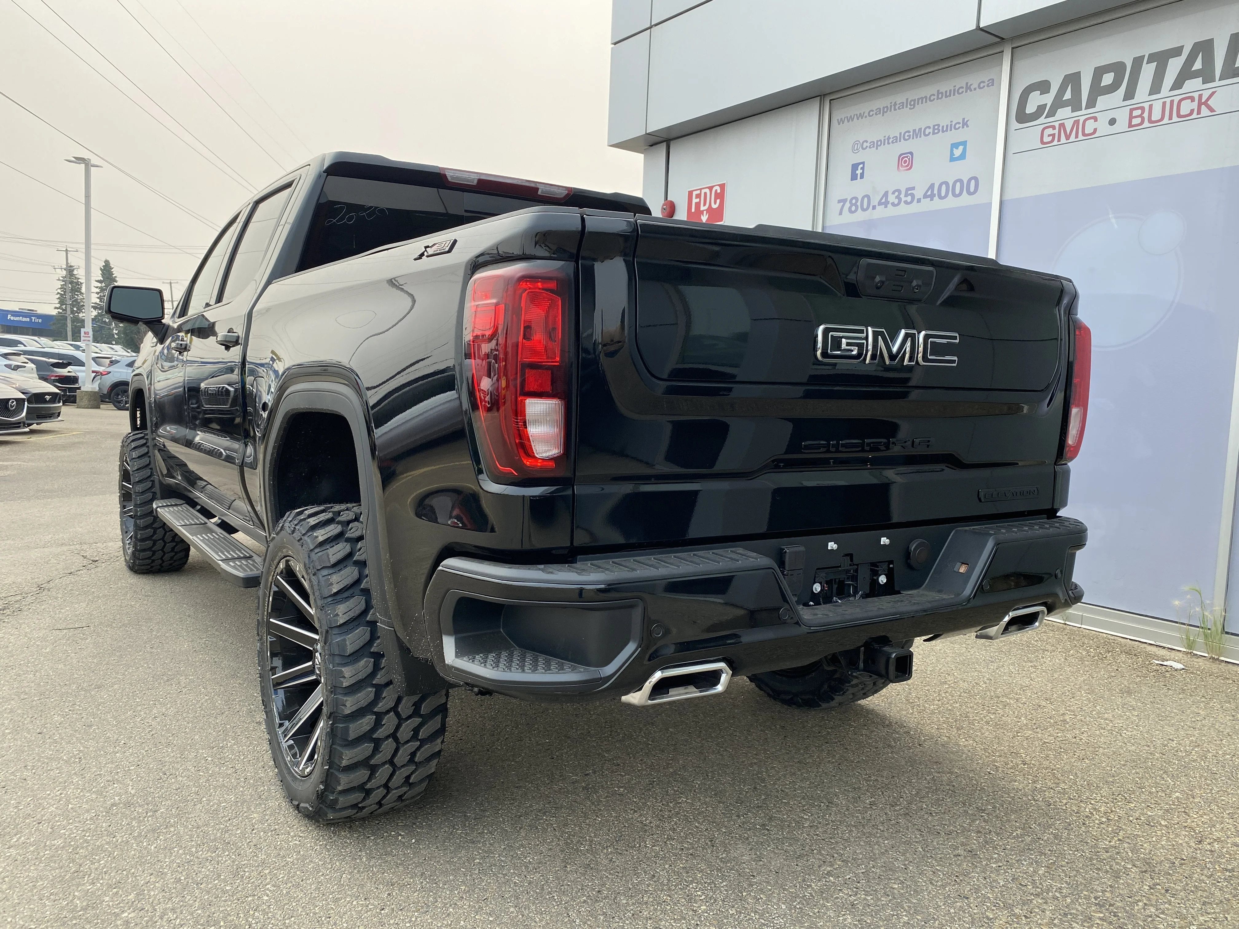 New 2026 ONYX BLACK GMC Elevation image 4