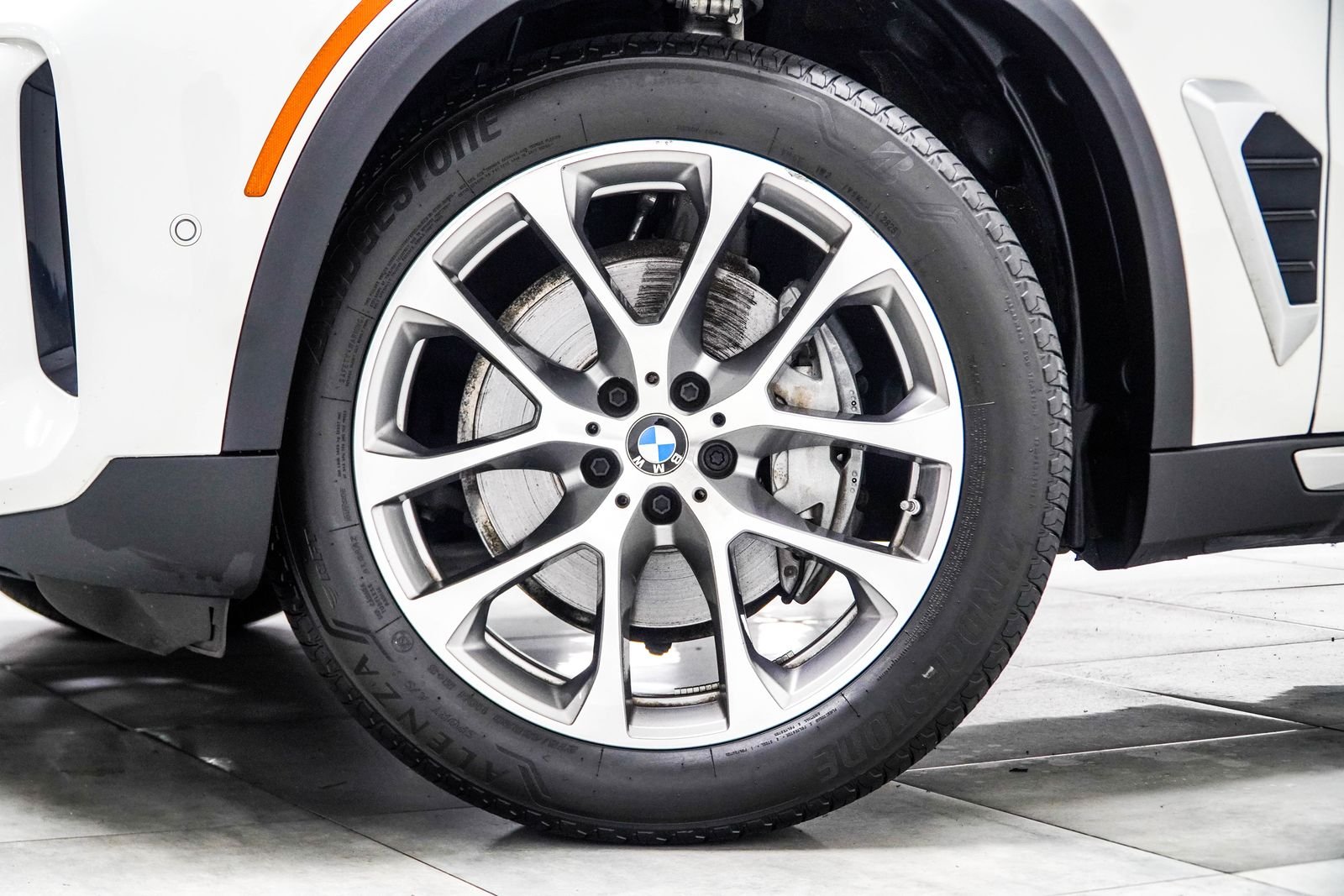 Used 2024 White BMW xDrive40i image 7