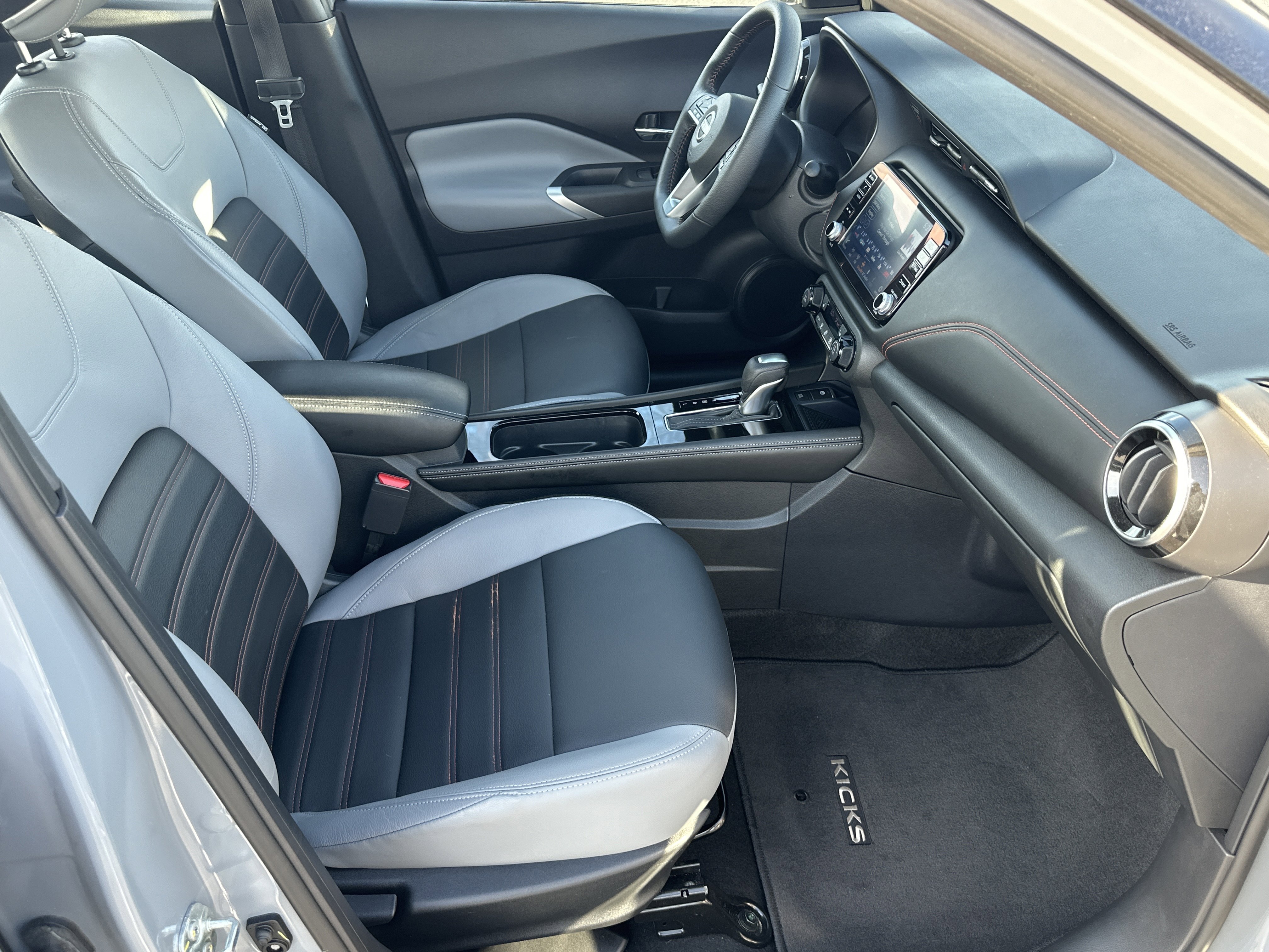 Used 2023 Gray/Super Black Nissan SR image 14
